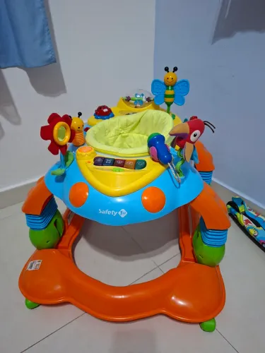 Andador centro de atividades Safety 1st