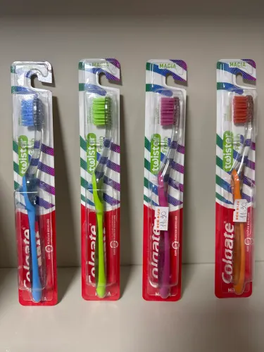 Escova dentária Colgate Twister Fresh