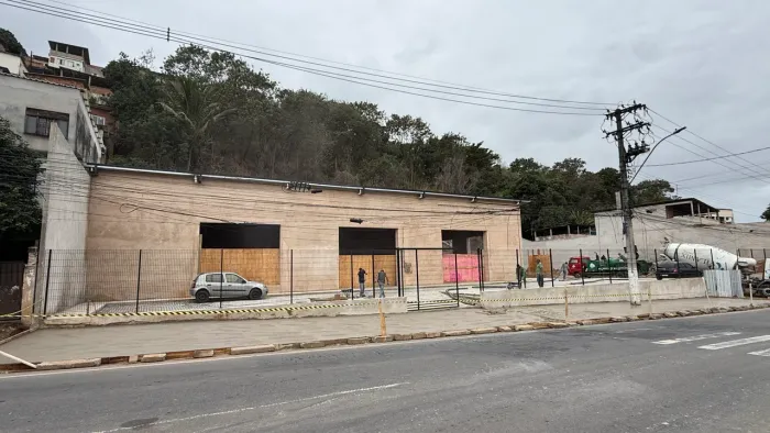 Aluga-se Galpão 800 metros + terreno  2.000mts 