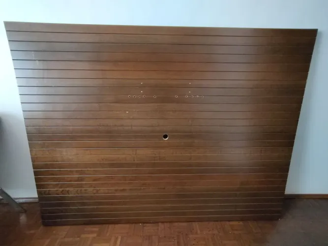 Painel de madeira para TV até 70"