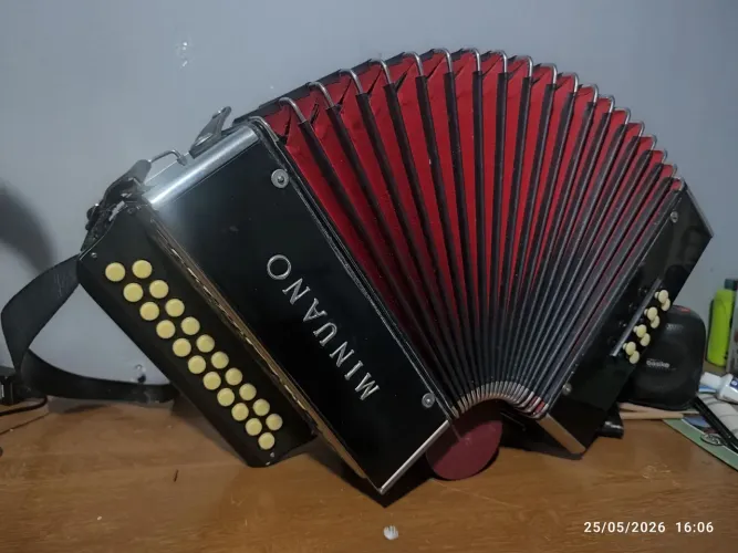 Acordeão Minuano com afinação G/C 