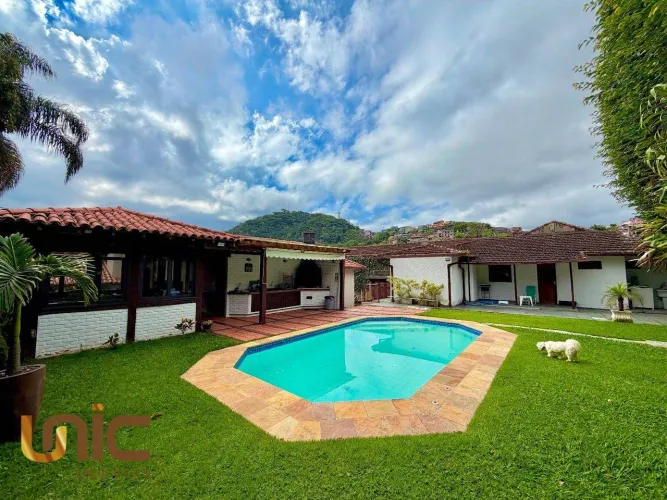 Casa com 4 dormitórios à venda, 230 m² por R$ 1.300.000,00 - Alto - Teresópolis/RJ