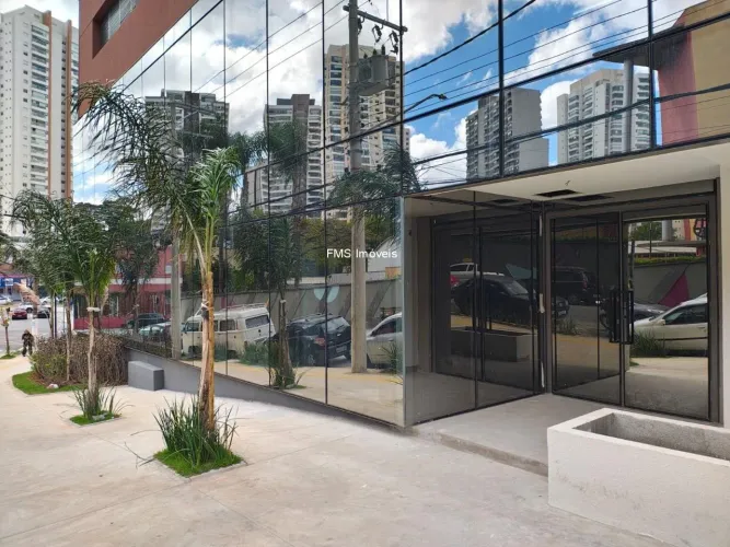 Vila Mascote: Loja comercial de 216m² com 2 salas, 2 banheiros e 2 vagas de garagem em São
