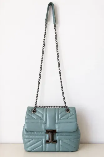 Bolsa feminina matelassê azul com corrente - excelente estado