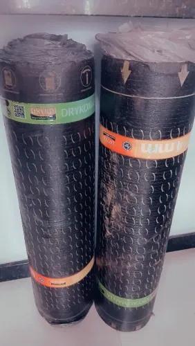 Vende se dois rolo de manta asfáltico. Comprei pra usar na laje mas acabei mudando de idei