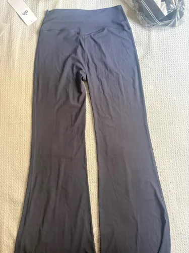 Calça pantalona ALO