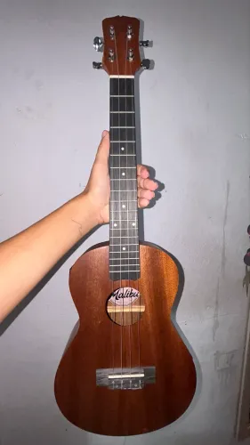 Ukulelê Malibu Eletroacústico 