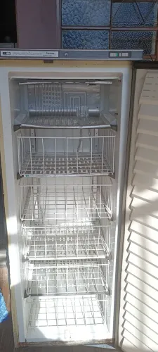 Geladeiras e freezer.