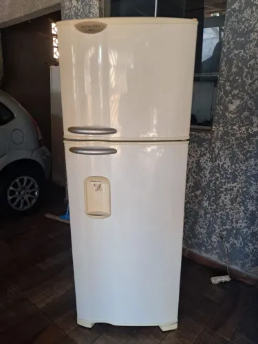 Vendo geladeira Electrolux frost free