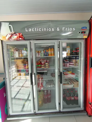 Refrigerador vertical para frios três portas 220v