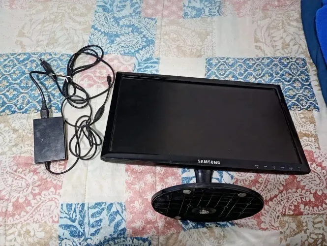 Monitor Samsung Antigo 19 polegadas, acompanha fonte