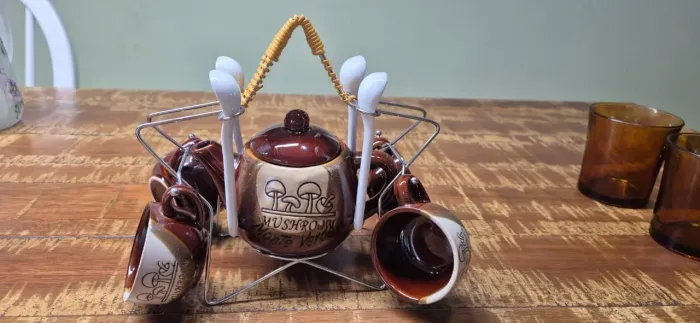 Jogo de chá/café em cerâmica - estilo retrô Mushroom (com suporte)