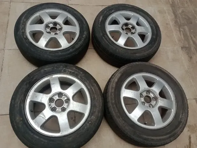 JOGO DE RODAS LIGA LEVE AUDI A3/GOLF ARO 15 COM PNEUS - ORIGINAIS