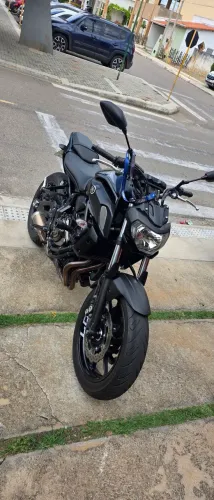 Yamaha MT 07 extra.