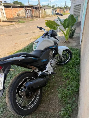 VENDO OU TROCO CB300 ANO 2012, A MOTO ESTA EM PERFEITO ESTADO FUNCIONANDO TUDO!!!!!