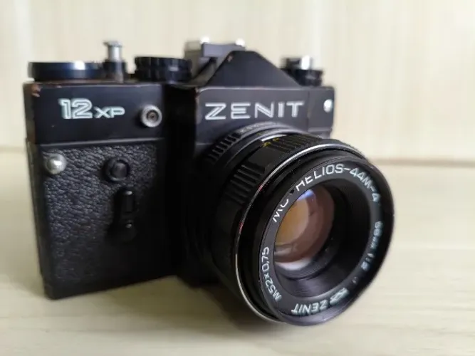 Câmera Zenit Soviética anos 70 12 XP ótimo estado c/ case toda original .
