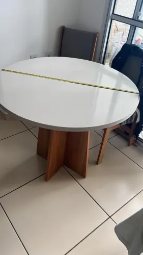 Mesa 90cm, 3 cadeiras, pouco uso