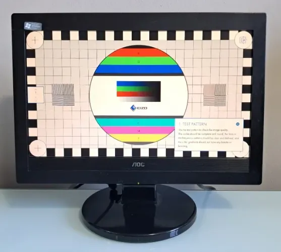 Monitor Widescreen LCD AOC 15,6" em perfeito estado