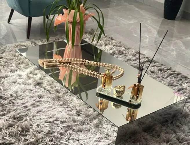 Vende se um tapete de sala grande