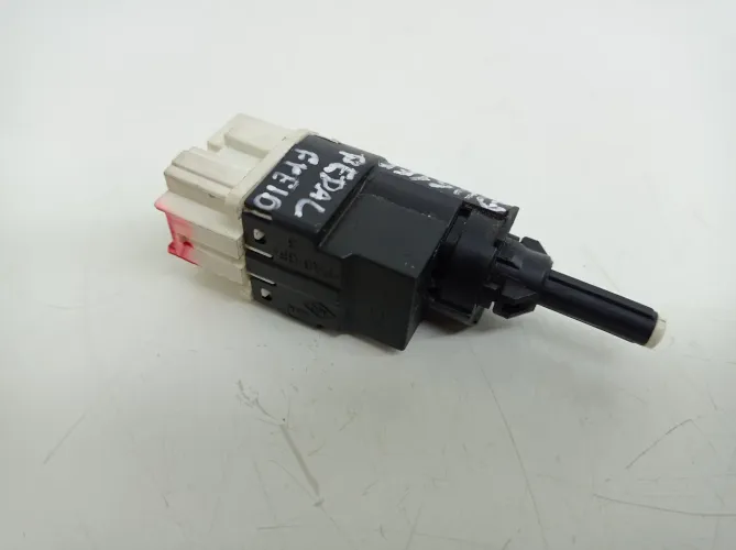 Interruptor Pedal Freio Renault Duster 2.0 4x2 2014 Manual
