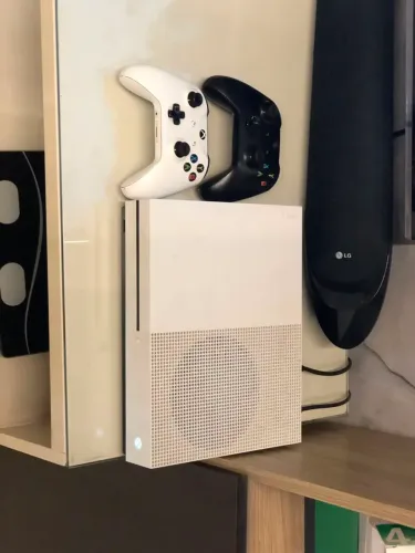 Xbox onde S com 2 controles originais