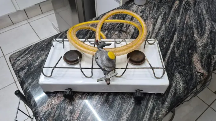 FOGÃO PORTÁTIL COM 2 BOCAS - BRANCO