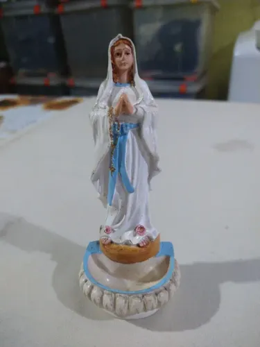 Estátua de Nossa Senhora de Lourdes em resina - (14cm).