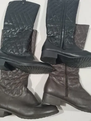 2 pares de botas COURO LEGITIMO cano alto semi nova pouco usadas
