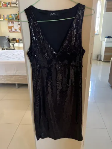 Vestido preto de paetês