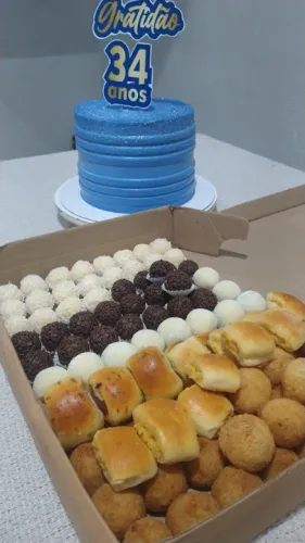 Kit Festa Completo - Bolo, Doces e Salgados.