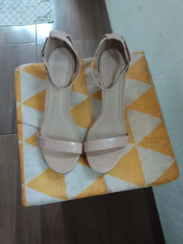 Sandália salto medio