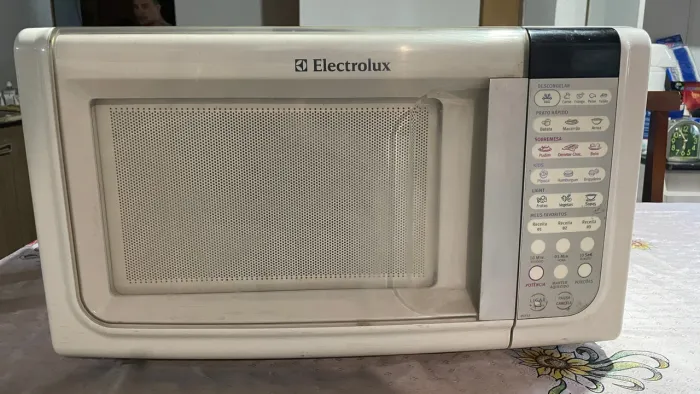 Micro-ondas Electrolux MEF 33, em bom estado!