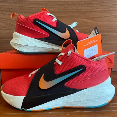 Tênis basquete/volei Nike Team Hustle D12