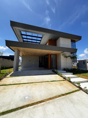 Casa nova no Alphaville, moderna com design único