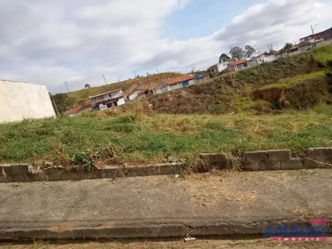 Terreno em Jacareí, no bairro Jardim Paraíso, à venda.