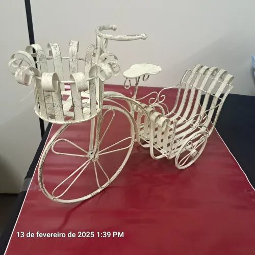 Decoração de bicicleta vintage em metal branco