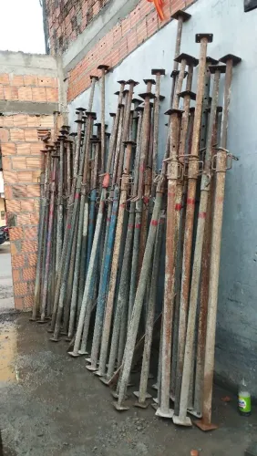 Alugamos escoras e andaimes