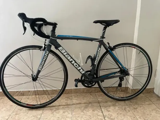 vendo bicicleta Bianchi Via Nirone 7 aluminio,quadro tamanho 53, peso 9,2kg,seminova