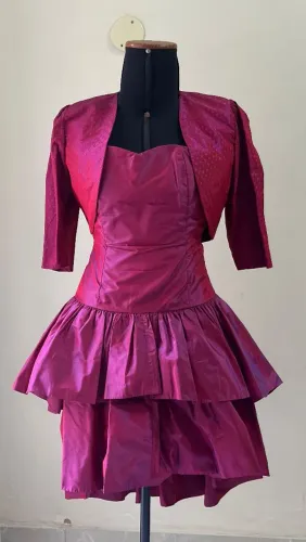 Vestido rosa de festa de tafetá rosa 