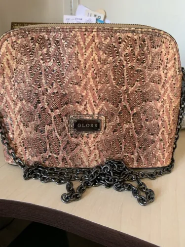 Bolsa Gloss com Alça de Corrente - Estilo e Elegância