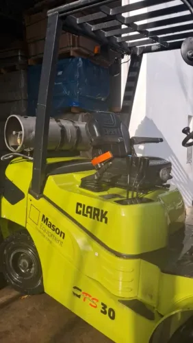 Empilhadeira Clark GTS30L 2 021