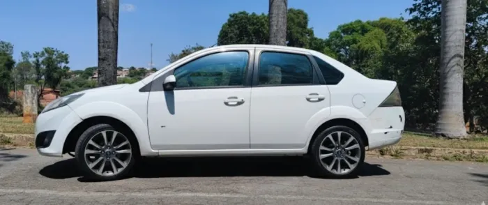 Ford Fiesta Sedan SE 1.6 8V Flex 4P 2014