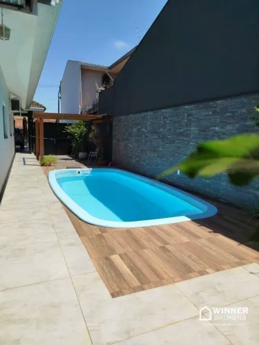 Casa com piscina em Maringá!!!