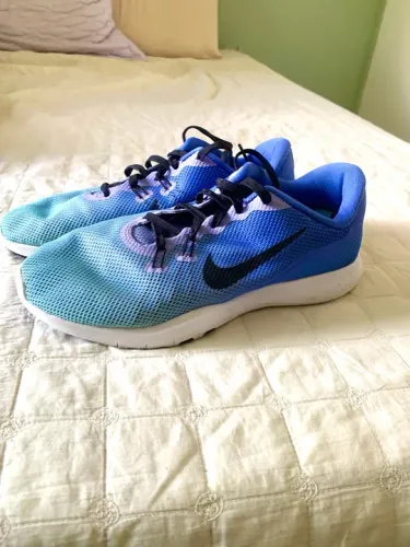 Tênis Nike Unissex Azul com roxo 