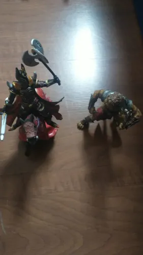 3 miniaturas medievais muito bem detalhadas