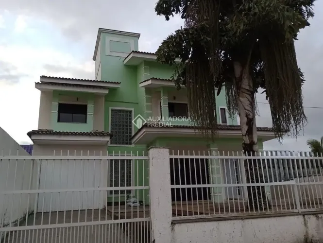 Casa de 186,98m² à venda no bairro Carianos - Florianópolis