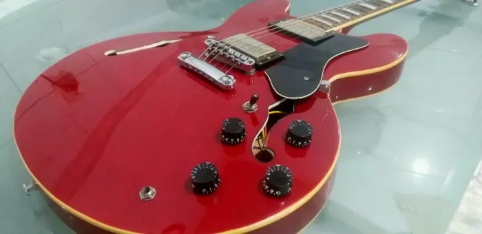 GUITARRA SEMIACÚSTICA SUZUKI