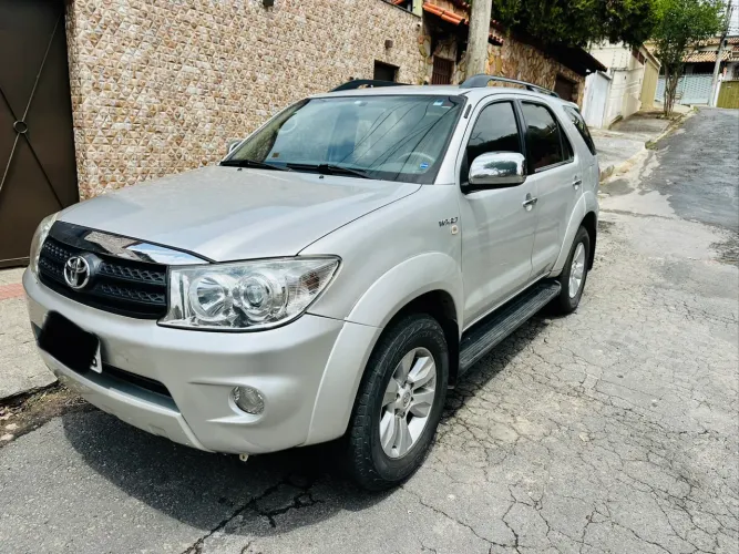 Hilux SW4 SR 2.7 Gasolina 2010 07 LUGARES