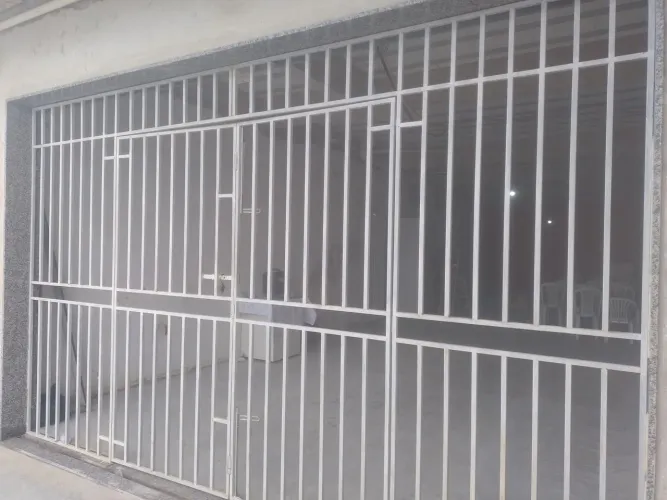 Vendo grade de proteção para porta de vidro