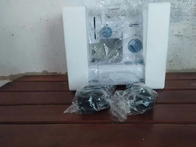 Máquina de Costura Lenoxx 